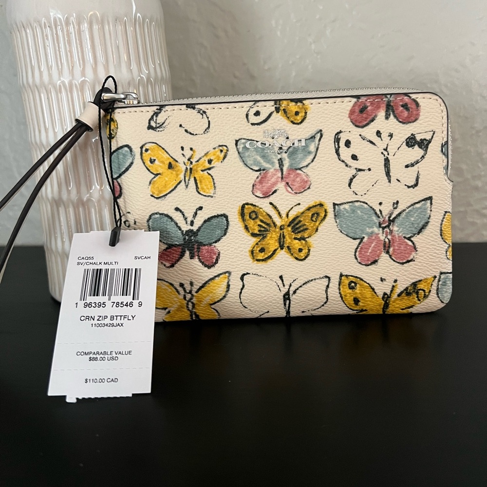 ✨NWT - Coach Limited Edition Corner Zip Wristlet with Butterfly Print✨ - Picture 3 of 8